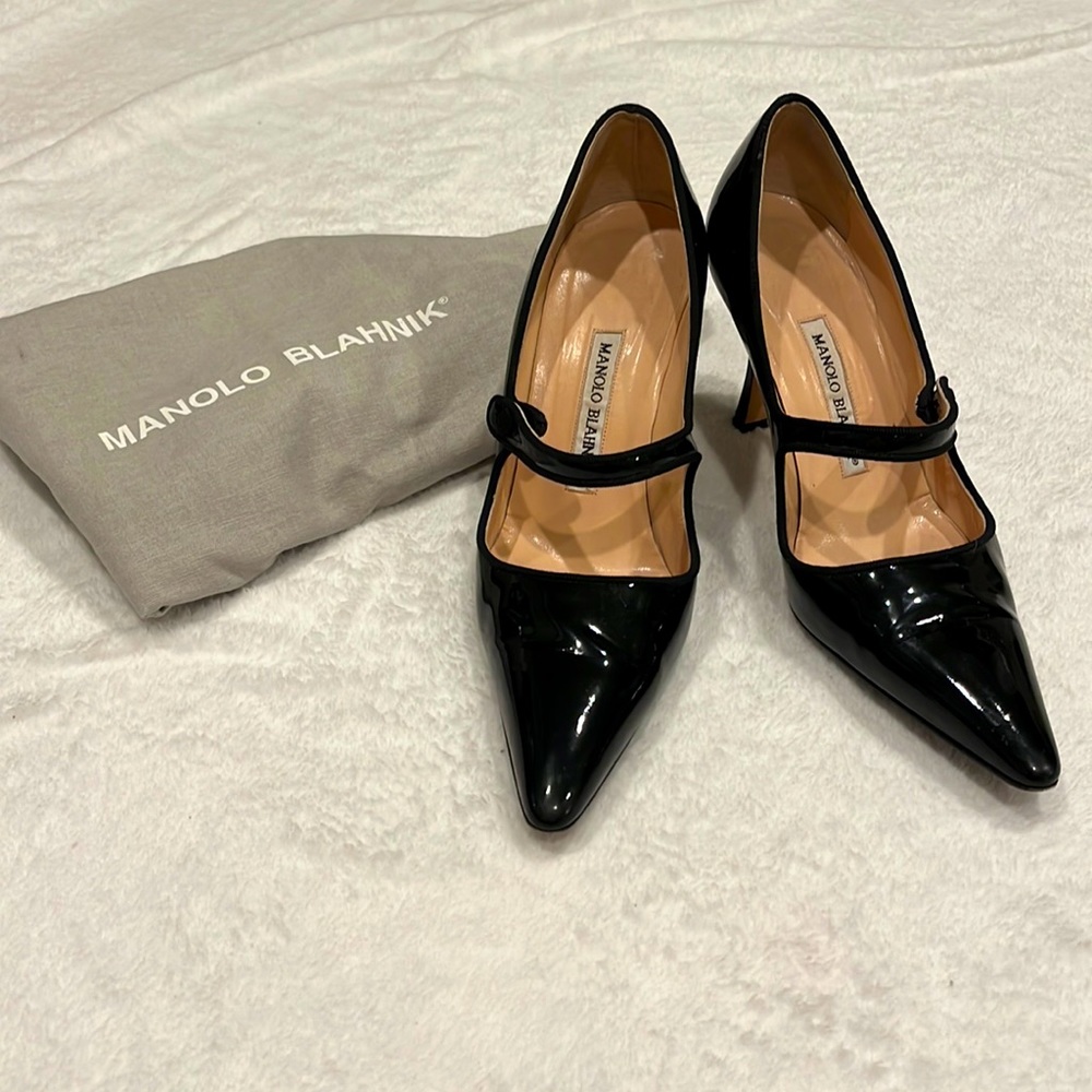 MANOLO BLAHNIK
Campari 105 grosgrain-trimmed patent-leather pumps size 37 1/2